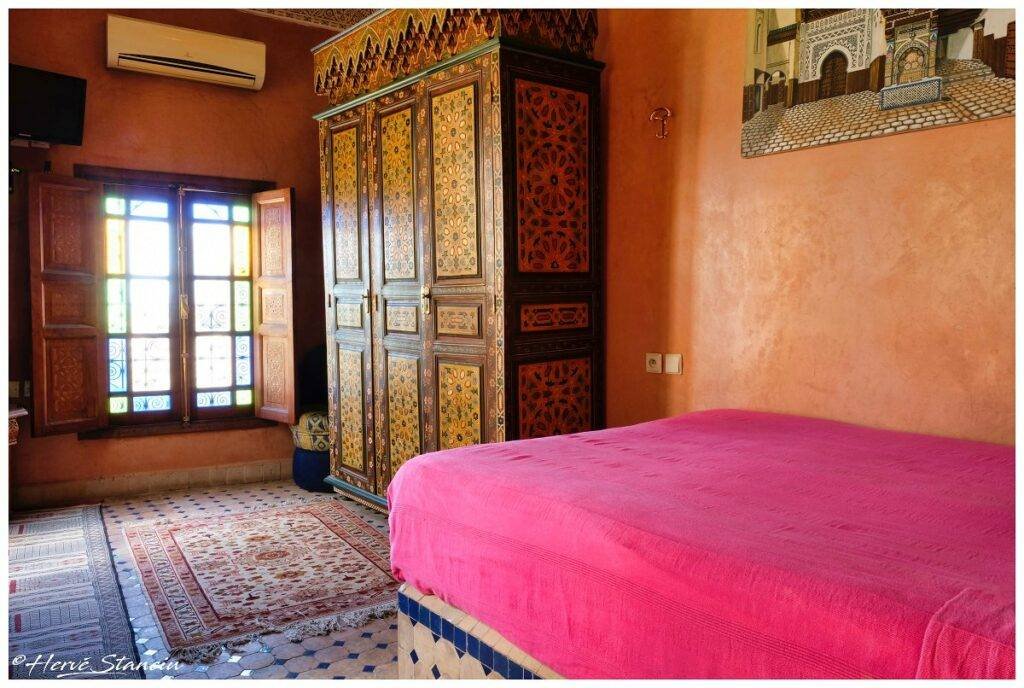 Chambre avec lit double 2 pers au Riad Layalina Fes