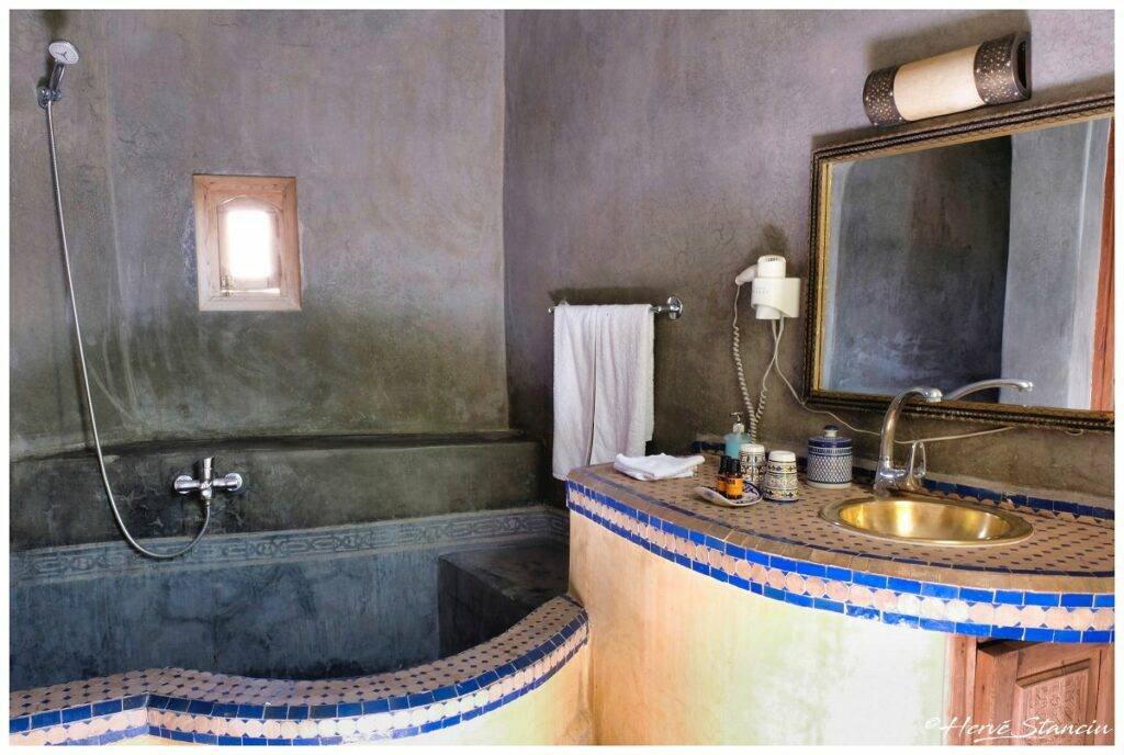 Chambre double supérieure, salle de bains Riad Layalina Fes