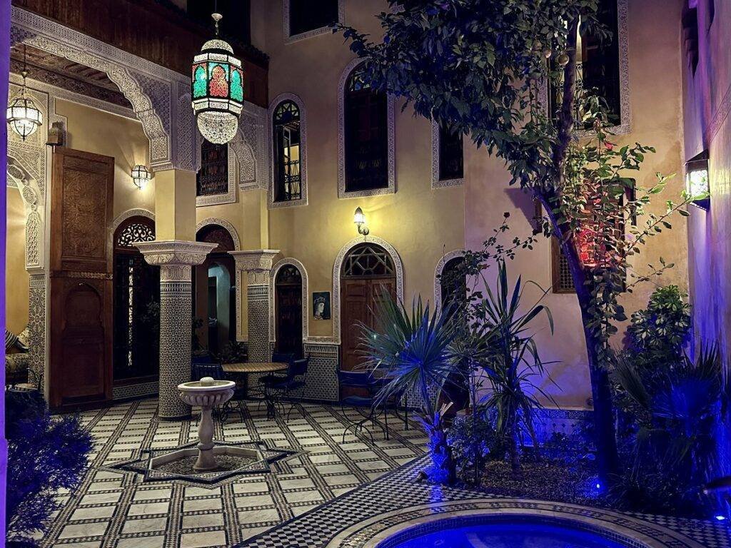 Patio de nuit Riad Layalina Fes, Maroc