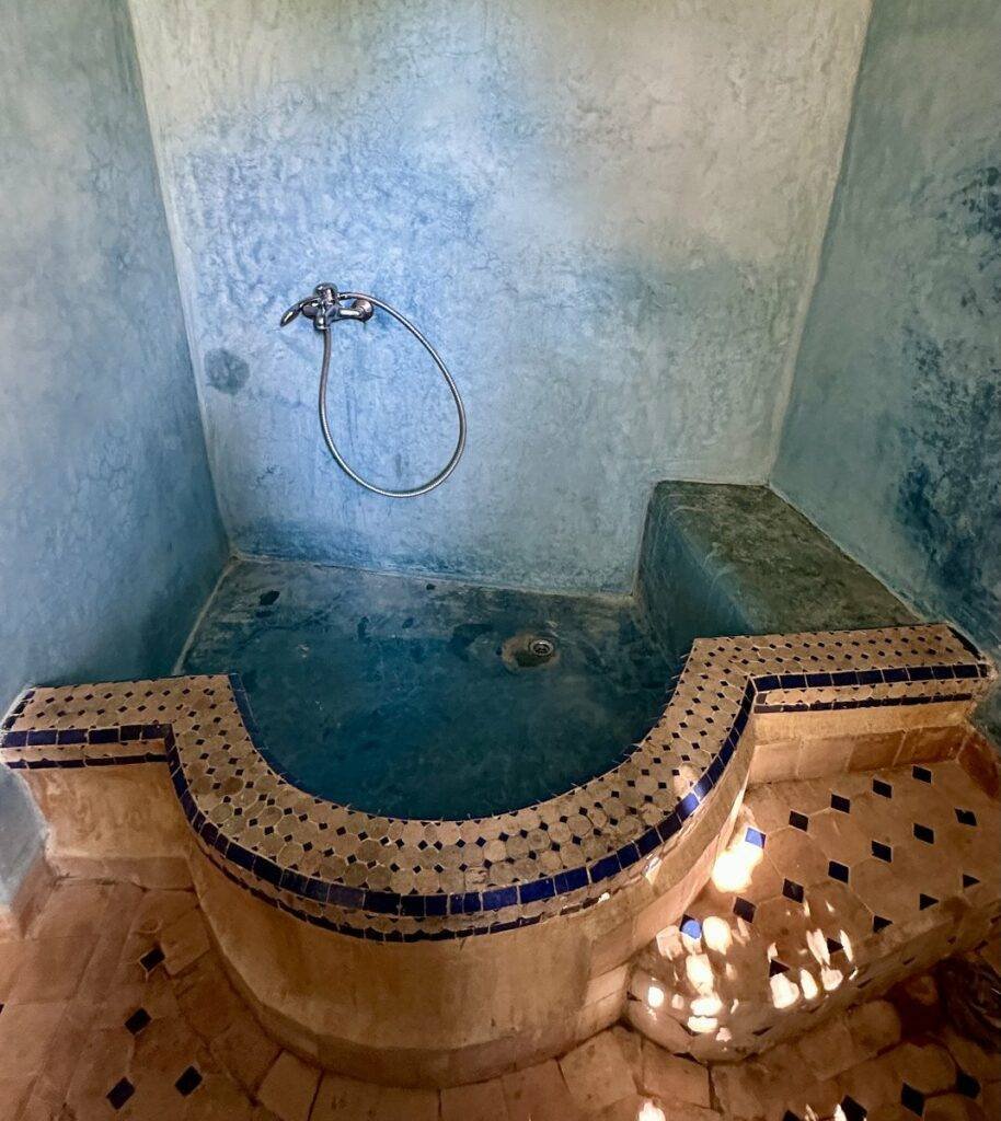 Salle de bains, chambre lits single, Riad Layalina Fes