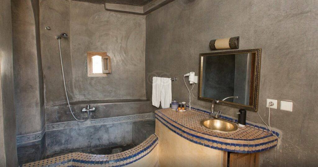 Salle de douche chambre double supérieure au Riad Layalina Fes