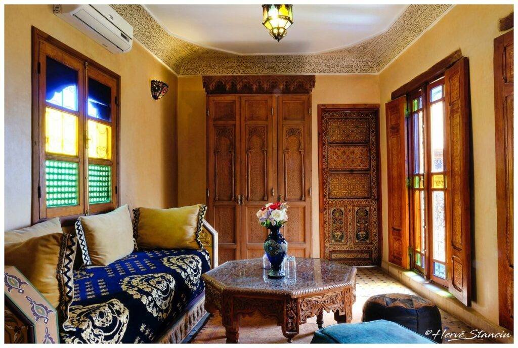 Salon de la suite Hôtel Riad Layalina Fes, Maroc