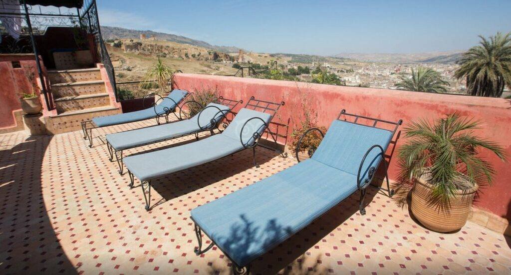 Transats terrasse du Riad Layalina Fes